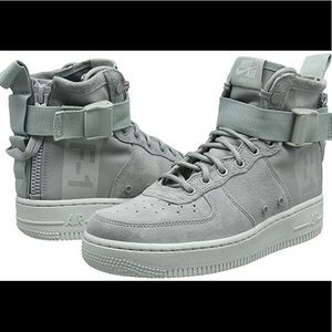 NIKE SPECIAL FORCES SIZE 8